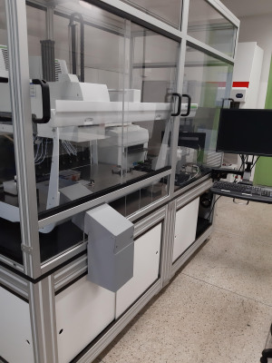 HTS - Equipamento robotizado para automação de etapas analíticas que utilizem detectores de UV, visível e fluorescência (HTS – high throughput screening)1